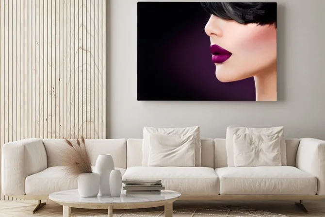 Obraz: Piękna kobieta twarz z bliska piękne usta ciemny fiolet