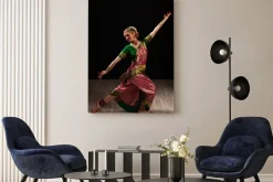 Obraz: Piękna tancerka dziewczyna indyjskiego tańca klasycznego bharatanatyam