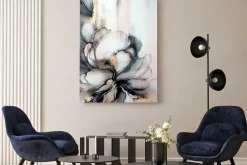 Obraz: Pąki kwiatów w szarościach i pastelach