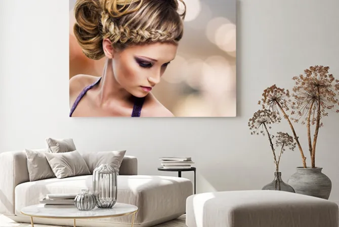 Obraz: Portret piękne kobiety z fryzura