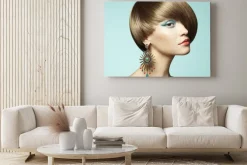 Obraz: Portret pięknej młodej kobiety z kolczykiem