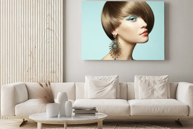 Obraz: Portret pięknej młodej kobiety z kolczykiem