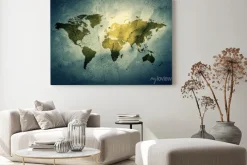 Obraz: Postarzana mapa na betonowym tle