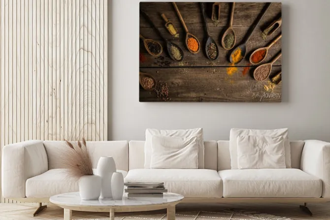 Obraz: Różne kolorowe przyprawy na drewnianym stole. miejsce dla typografii