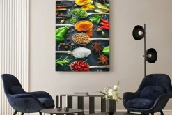 Obraz: Różne zioła i przyprawy na ciemnym tle