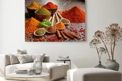Obraz: Różnorodność przypraw na stole w kuchni