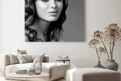 Obraz: Romantyczne brunetka z kręconymi włosami