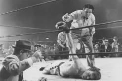 Obraz: Sędzia liczący mężczyznę boksera