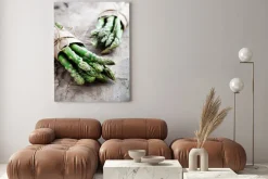 Obraz: Szparagi na stole z bielonych desek