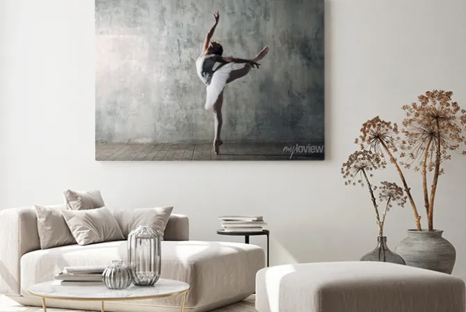 Obraz: Tańcząca baletnica na szarym tle