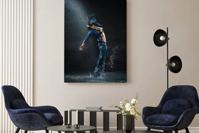 Obraz: Wet kobieta taniec. pod waterdrops. studio photo