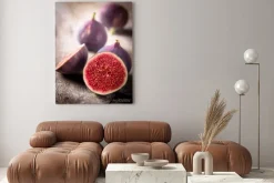 Obraz: Świeże figi na drewnianym stole