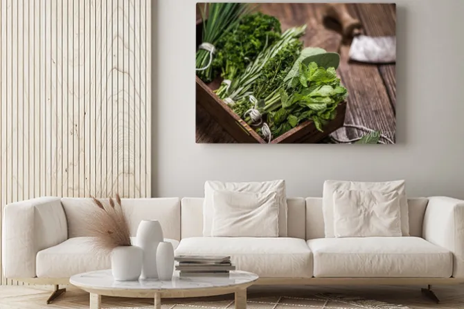 Obraz: Świeże zioła aromatyczne na kuchennym stole