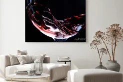 Obraz: Zbliżenie czerwonego wina odlewania