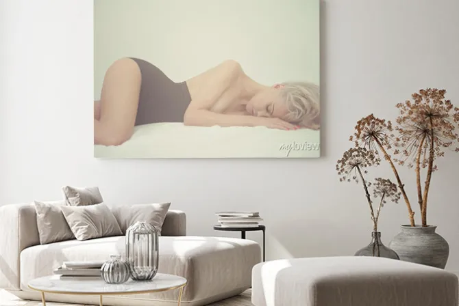 Obraz: Zmysłowa kobieta w łóżku