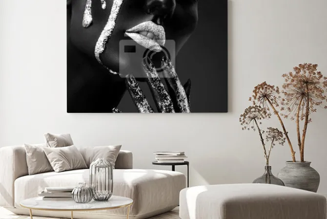 Obraz: Zmysłowe srebrne usta kobiety