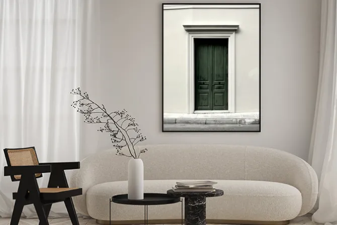 Plakat: Architektura kamienicy z zielonymi drzwiami klasyczny styl