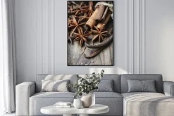 Plakat: Aromatyczne przyprawy na drewnianym tle