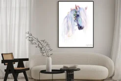 Plakat: Artystyczny biały koń z kwiatami w grzywie