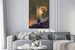 Plakat: Astronauta stojący w spalonym mieście i patrzący na żółty świecący