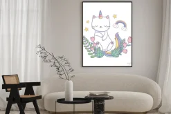 Plakat: Bajkowy kotek z rogiem jednorożca i tęczą
