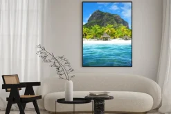Plakat: Beautiful sandy beach with le morne brabant mountain on the south