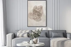 Plakat: Białe kwiaty w stylu lineart na akwarelowym beżowym tle