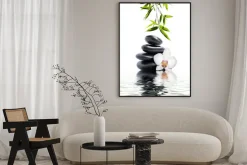 Plakat: Biały kwiat orchidei na wodzie