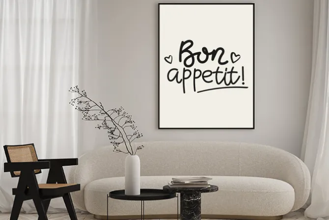 Plakat: Bon appetit - napis na beżowym tle