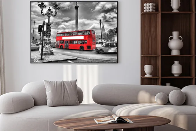 Plakat: Czerwony autobus w londynie czarno-biała fotografia