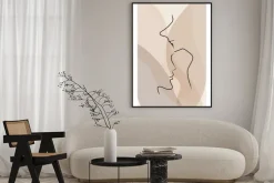 Plakat: Delikatne szkice twarzy kobiety i mężczyzny na beżowym tle