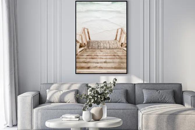 Plakat: Drewniane schody do morza i piaszczysta plaża