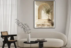 Plakat: Drzewko oliwne w donicy na kamiennych schodach