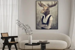 Plakat: Dziewczyna z głową łosia na ilustracji retro