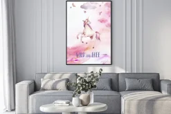 Plakat: Dziki i wolny. akwarela jednorożca plakat. ręka malująca baśni