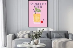 Plakat: Elegancki drink zdobiony wiśnią i ozdobnymi napisami