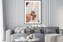 Plakat: Figi i kieliszek wina na lnianym obrusie