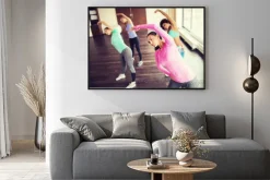 Plakat: Grupa szczęśliwych kobiet pracujących w siłowni