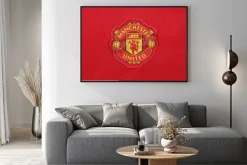 Plakat: Herb klubu manchester united na czerwonym tle