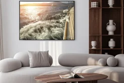 Plakat: Jacht, morze za burtę, żeglarstwo regaty podczas zachodu słońca.