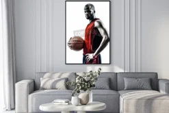 Plakat: Jeden człowiek afrykański gracz trzyma piłkę do koszykówki w