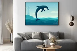 Plakat: Jeden skoki delfin, błękitne morze w tle z falami i latarni.