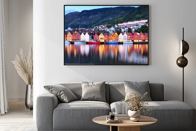 Plakat: Kamieniczki norweskiego miasta odbijające się w wodzie