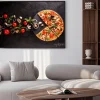 Plakat: Klasyczna pizza z pomidorami i pieczarkami