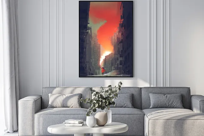 Plakat: Kobieta gospodarstwa czerwony dymu pochodni na ulicy w opuszczonym