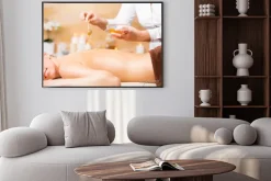 Plakat: Kobieta korzystających z leczenia uzdrowiskowego z miodem