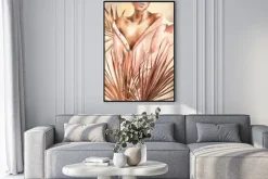 Plakat: Kobieta w koszuli wśród liści akwarela