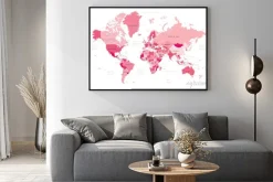 Plakat: Kolorowa ilustracja mapy świata przedstawiająca nazwy krajów,