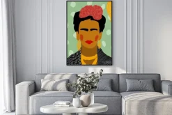 Plakat: Kolorowa ilustracja fridy kahlo na zielonym tle w groszki