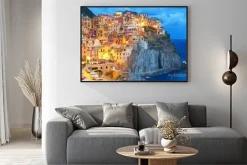 Plakat: Kolorowe domy w nocy w manarola, cinque terre we włoszech.